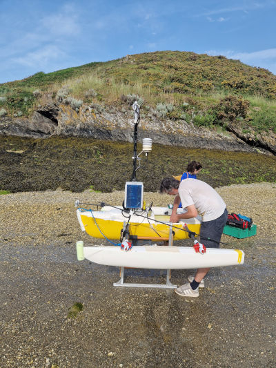 OCARINA sur la plage avant son déploiement en mer